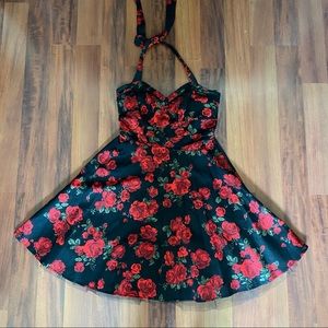Hot topic large halter floral rose dress sleeveless puffy lace party dress shoot